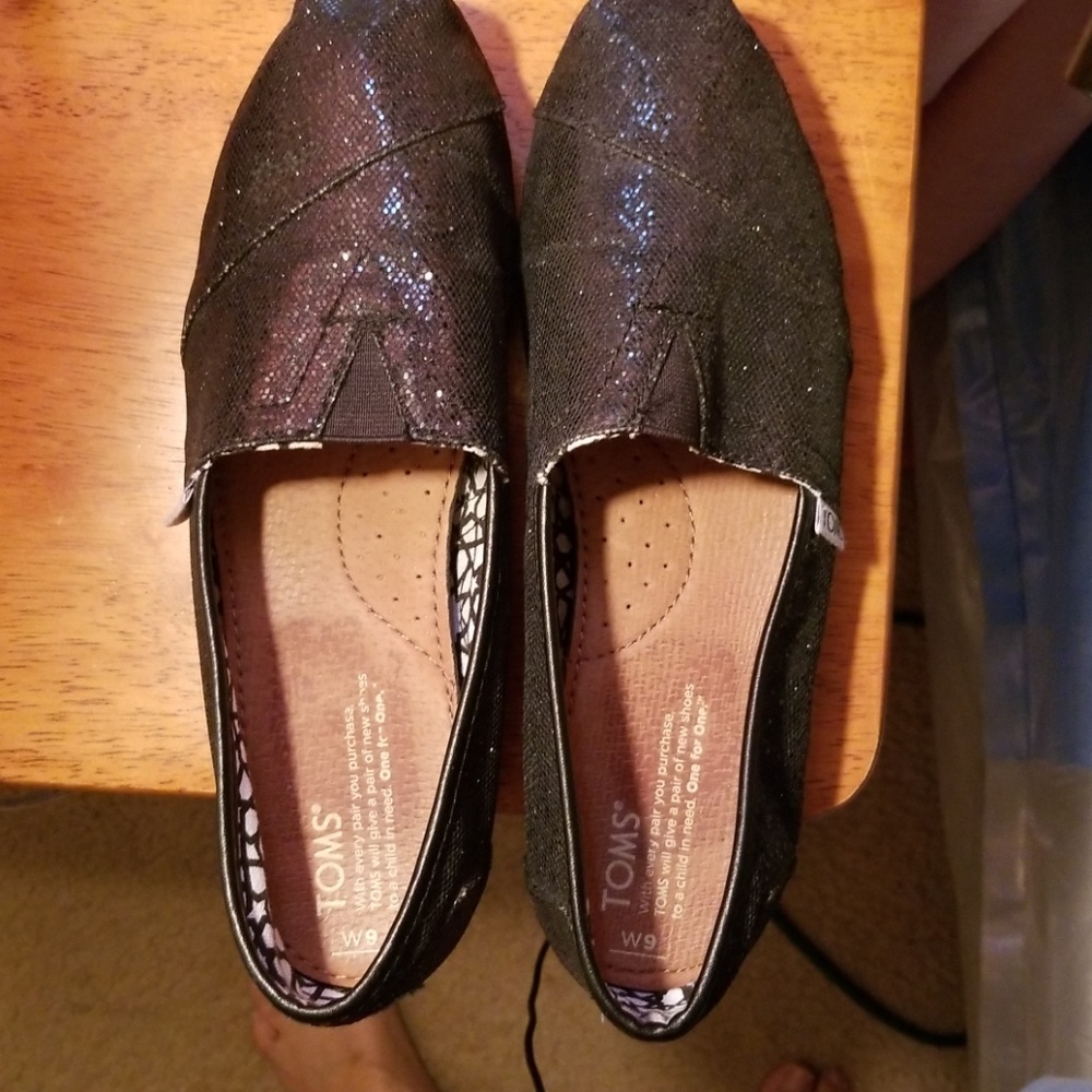 Tom's slipons